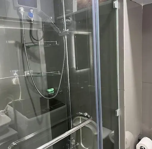 In Air Residences, Makati With Wifi, Netflix, Pool, Mall And * Manila