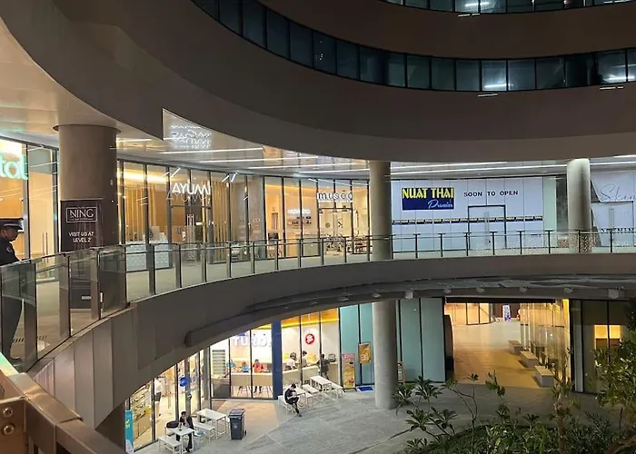 Apartment In Air Residences, Makati With Wifi, Netflix, Pool, Mall And
