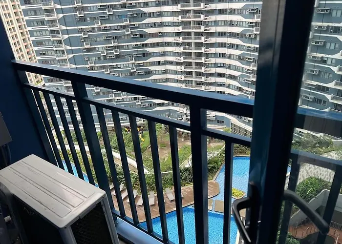 In Air Residences, Makati With Wifi, Netflix, Pool, Mall And *