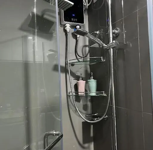 In Air Residences, Makati With Wifi, Netflix, Pool, Mall And
