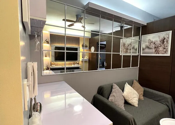 Apartment In Air Residences, Makati With Wifi, Netflix, Pool, Mall And