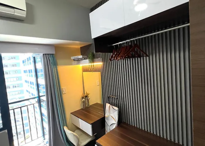 In Air Residences, Makati With Wifi, Netflix, Pool, Mall And *