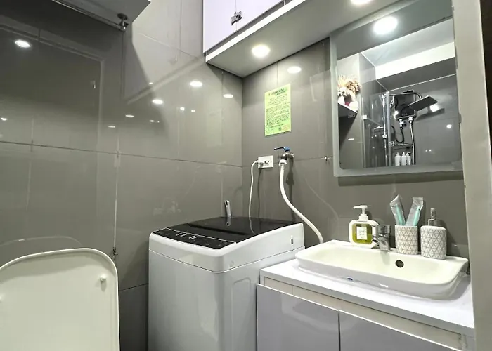 Apartment In Air Residences, Makati With Wifi, Netflix, Pool, Mall And *