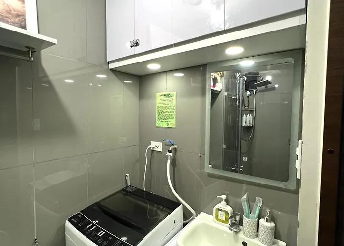 In Air Residences, Makati With Wifi, Netflix, Pool, Mall And Manila