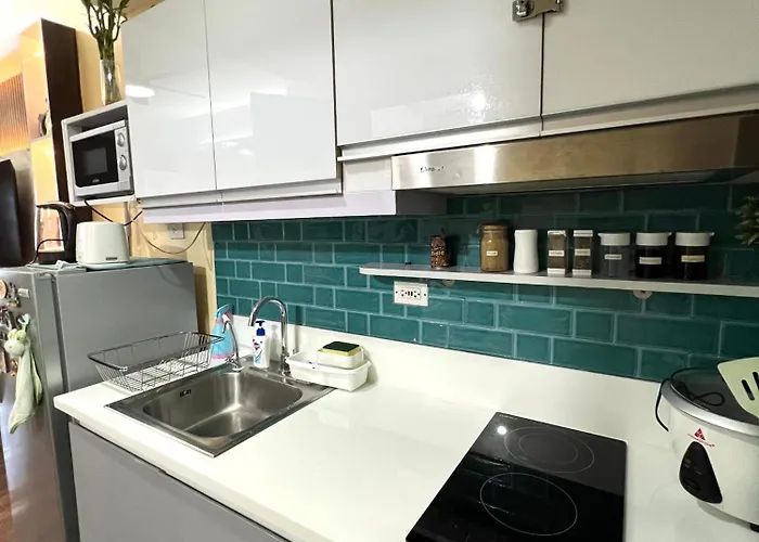 In Air Residences, Makati With Wifi, Netflix, Pool, Mall And Apartment