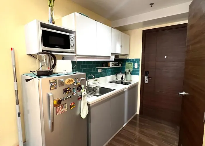Apartment In Air Residences, Makati With Wifi, Netflix, Pool, Mall And Manila