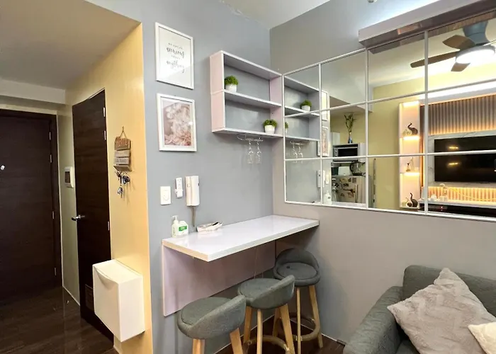 In Air Residences, Makati With Wifi, Netflix, Pool, Mall And *