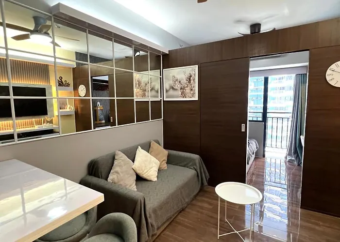 Apartment In Air Residences, Makati With Wifi, Netflix, Pool, Mall And