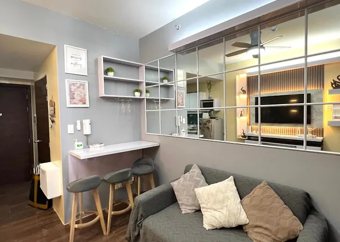 In Air Residences, Makati With Wifi, Netflix, Pool, Mall And *