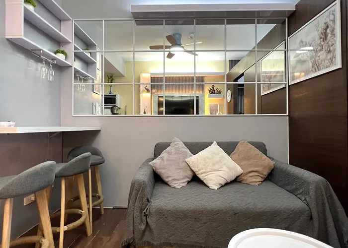 Apartment In Air Residences, Makati With Wifi, Netflix, Pool, Mall And