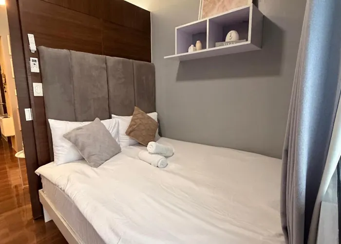 Apartment In Air Residences, Makati With Wifi, Netflix, Pool, Mall And Manila